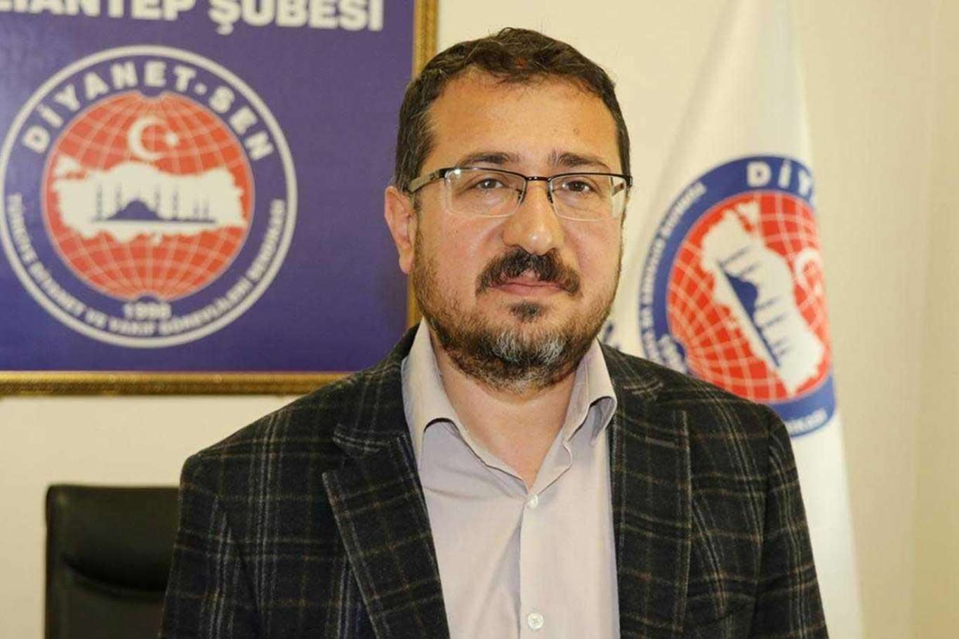Erol Mütercimler'e tepkiler büyüyor Erol Mütercimler'e tepkiler büyüyor